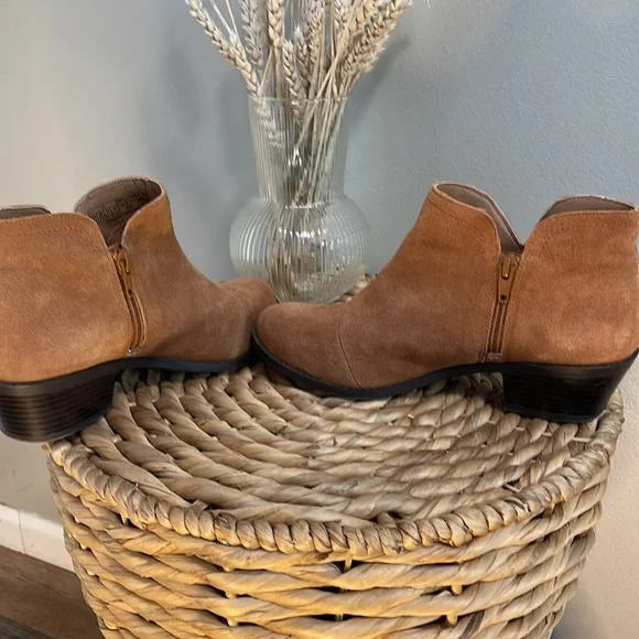 Vionic Tan Ankle Boots - Picture 3 of 7